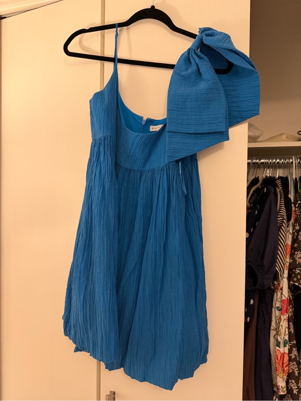 Gianni Bini x Jess Southern "Lennon" Crinkled Bow Shoulder Dress
